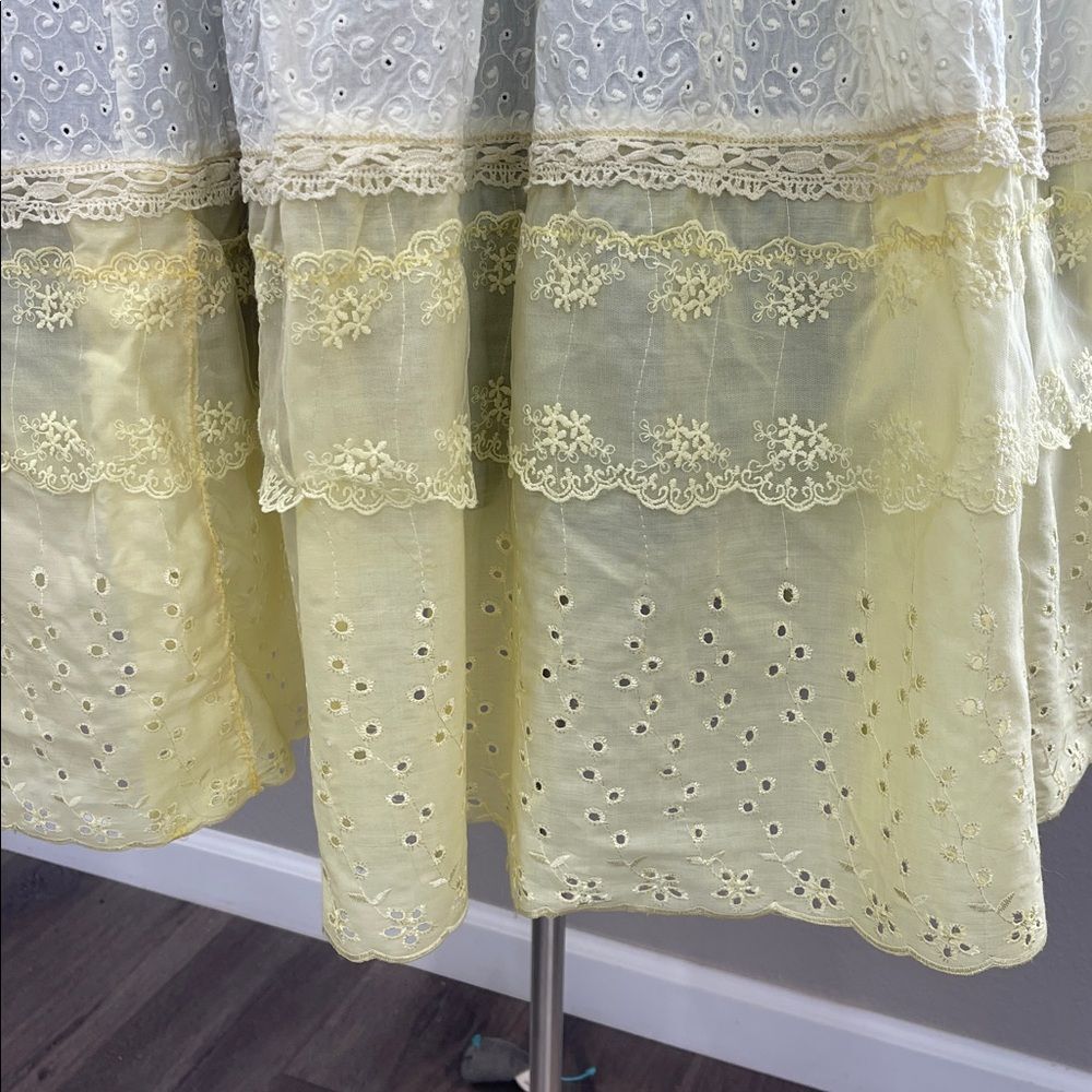 Pale yellow Upcycled shabby chic eyelet Boho Prairie dress with 3 tiers, size M - Picture 4 of 7